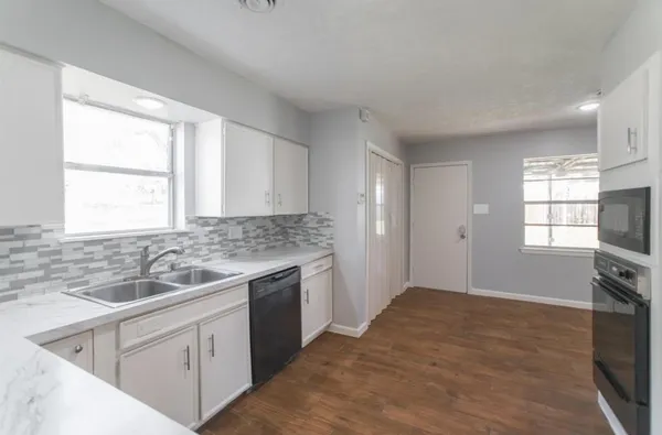 $2,100 | 8503 Braes River Drive, Houston, TX 77074