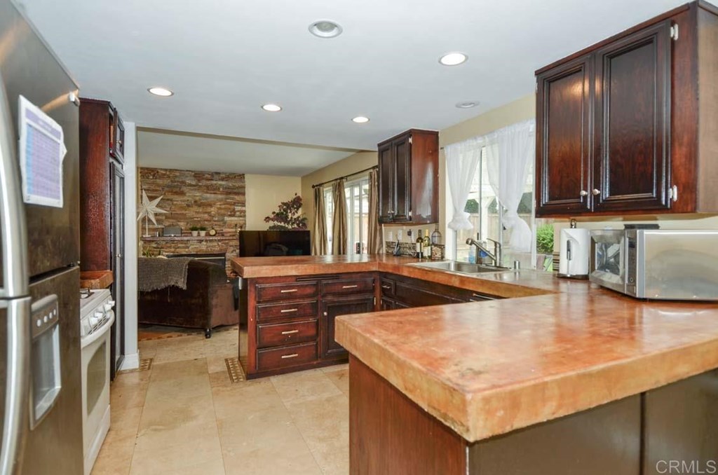 882 Sunningdale Drive Oceanside, CA 92057 - Photo 2 of 5