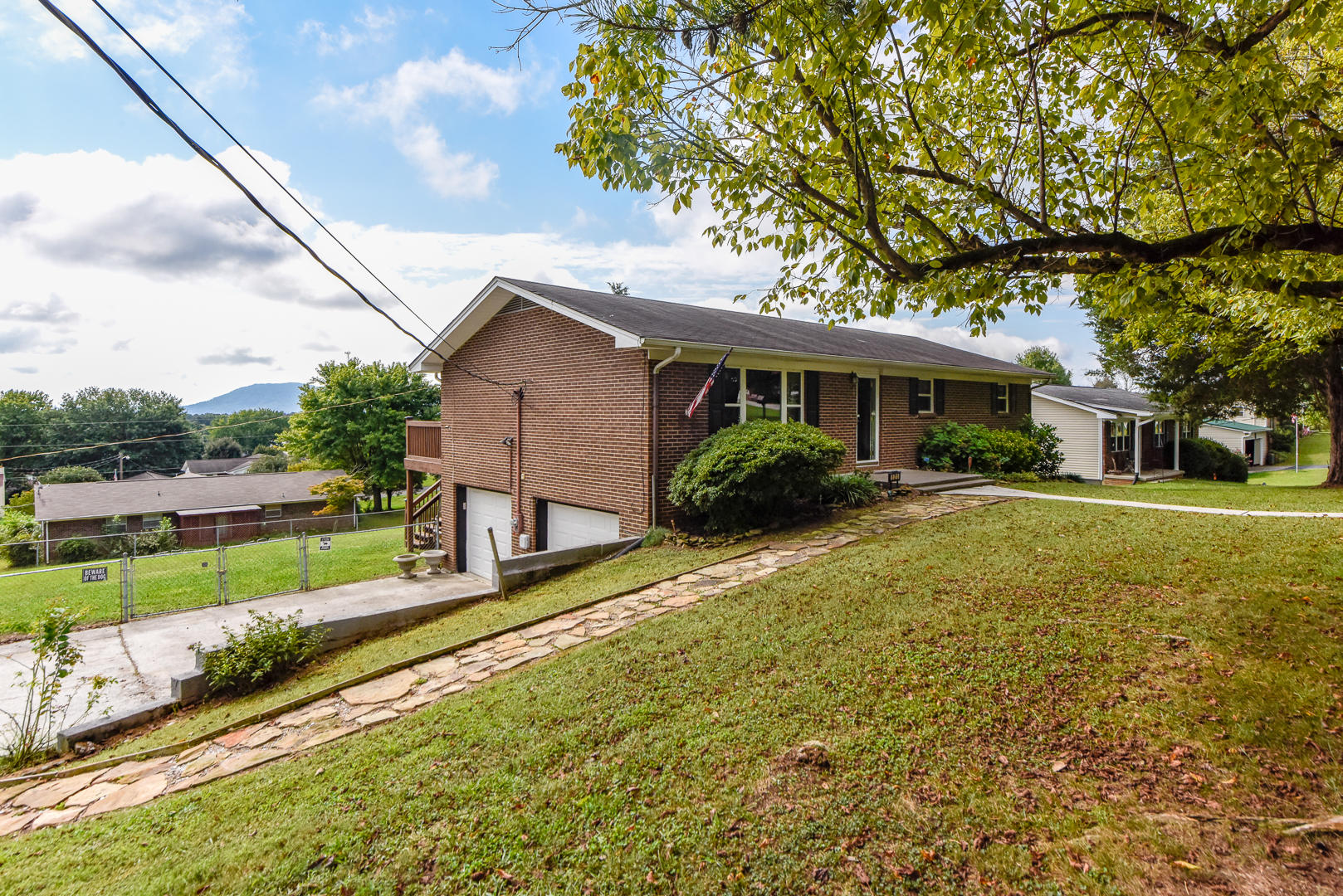 121 Alpine Drive Corryton, TN 37721 - Photo 1 of 29 Beautiful stone front walk way