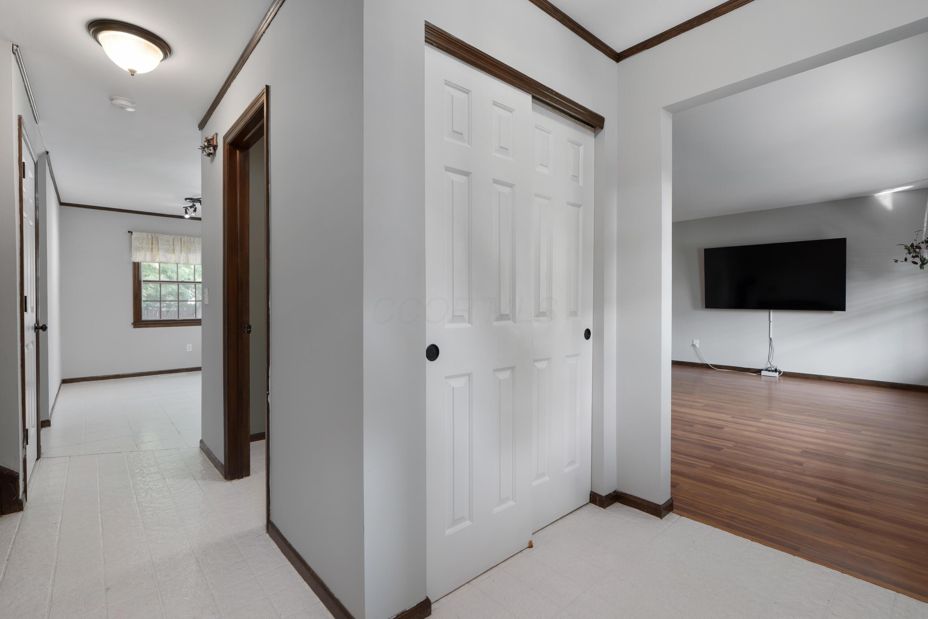 5879 Ravine View Court Columbus, OH 43231 - Photo 4 of 43 Entry with crown molding and tile floor
