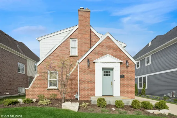 $985,000 | 324 South Poplar Avenue, Elmhurst, IL 60126