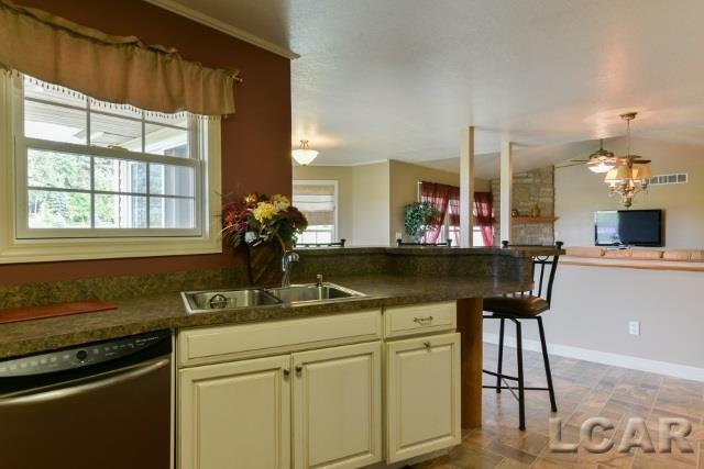 4749 Holloway Road Adrian, MI 49221 - Photo 15 of 45 31303673-14.JPG