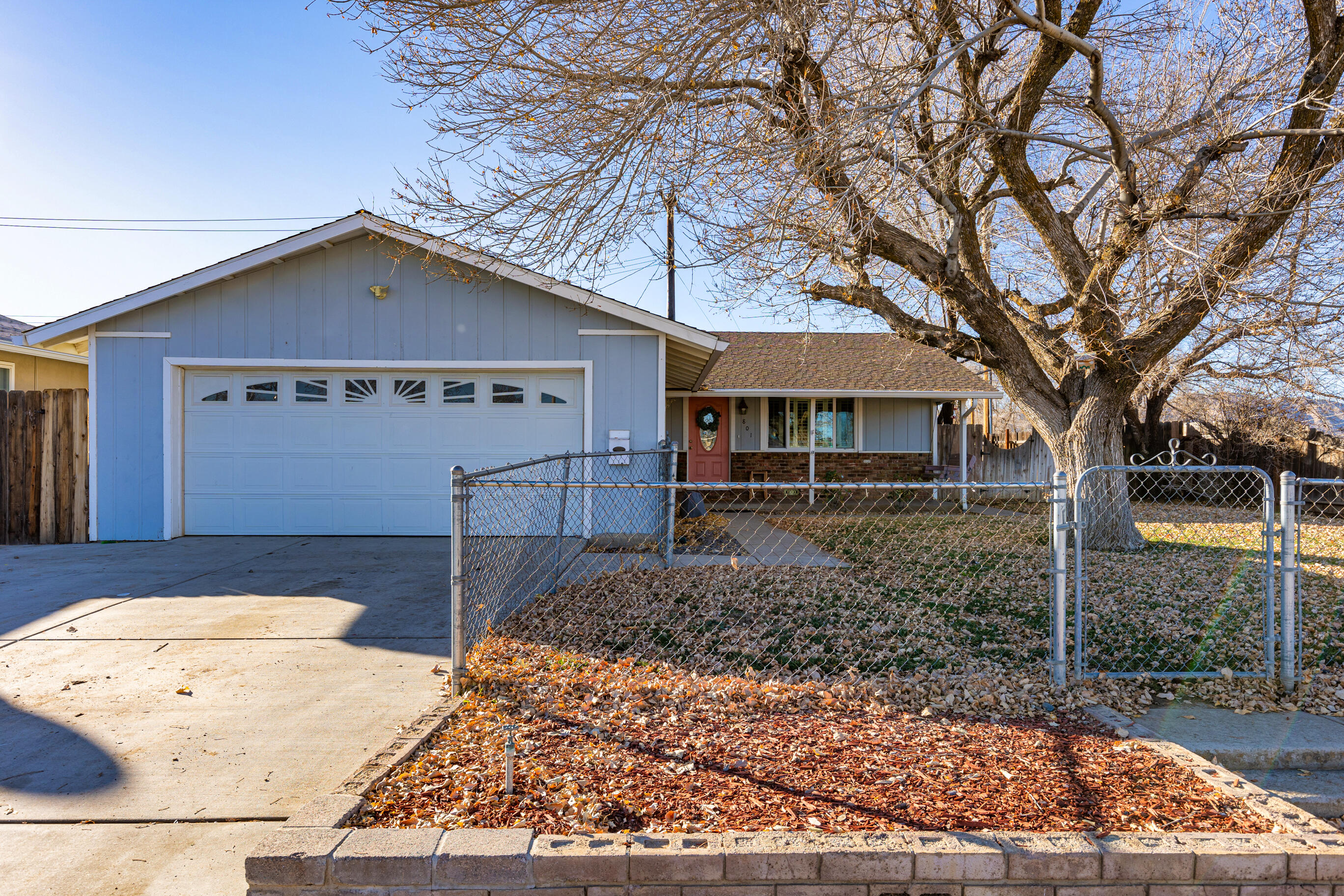 801 Beech Street Tehachapi, CA 93561 - Photo 2 of 24 a front view of a house with garden