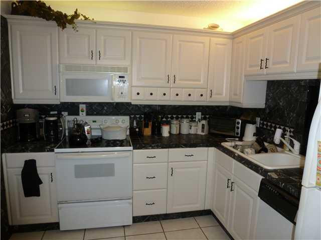 4409 Northwest 22nd Road, Unit 403 Pompano Beach, FL 33066 - Photo 3 of 10 Kitchen