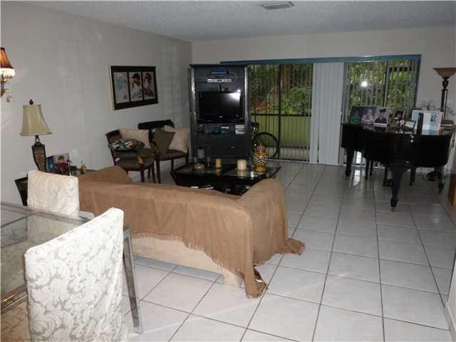 4409 Northwest 22nd Road, Unit 403 Pompano Beach, FL 33066 - Photo 4 of 10 Living Room