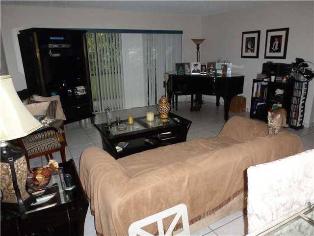 4409 Northwest 22nd Road, Unit 403 Pompano Beach, FL 33066 - Photo 5 of 10 Living Room