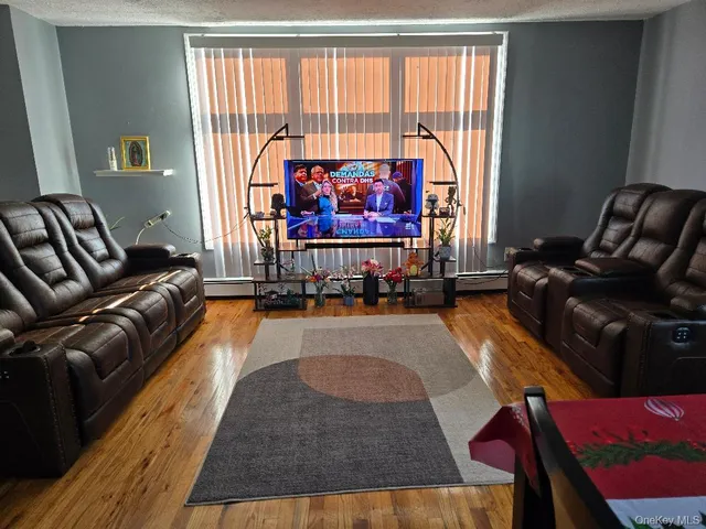 $719,999 | 1005 Broadway, Westbury, NY 11590