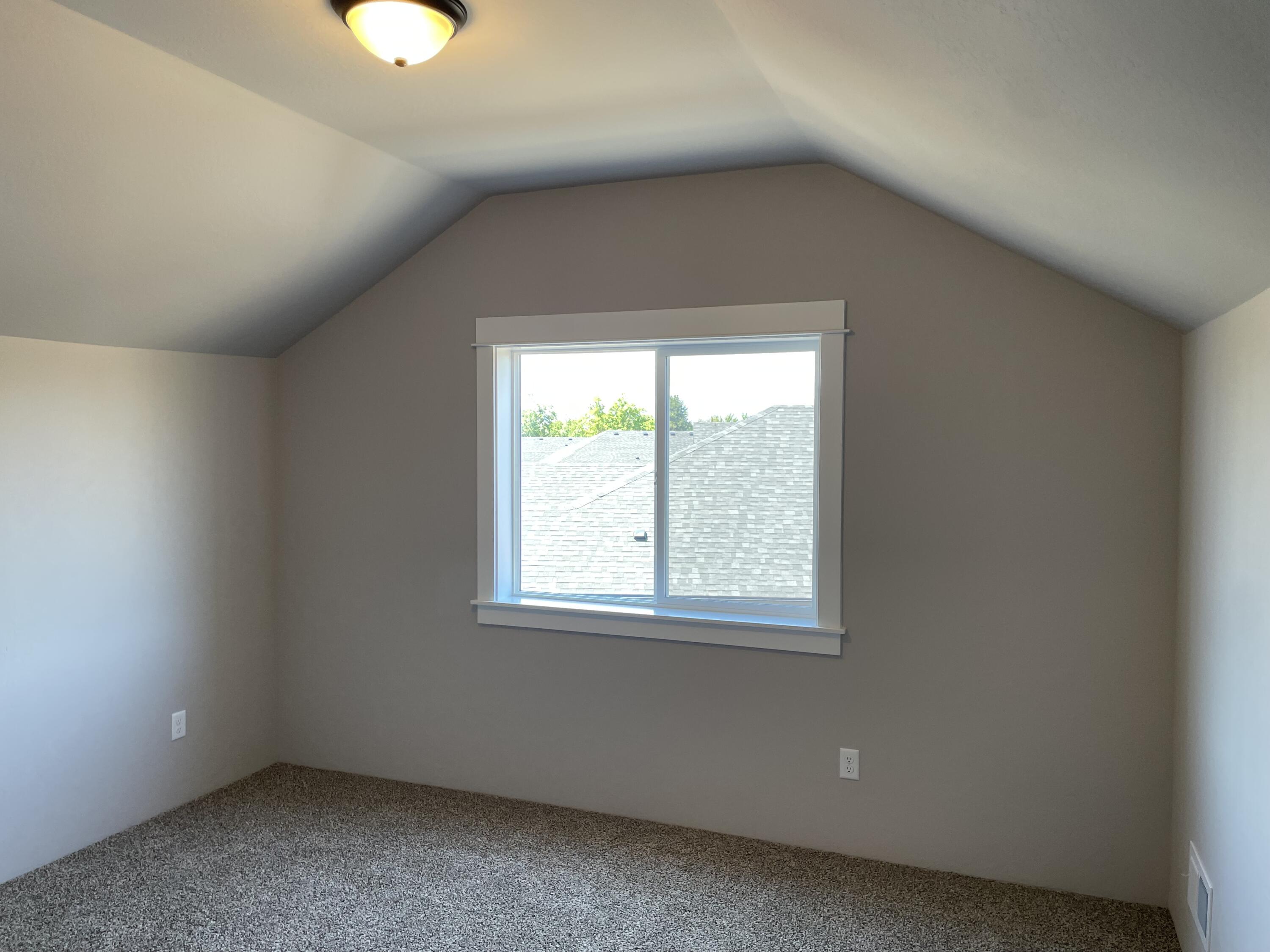 2761 Roberts Road Medford, OR 97504 - Photo 16 of 19 Bed Room