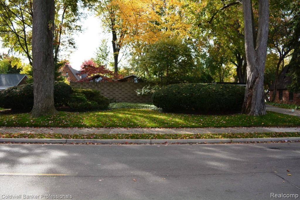 1013 Cadieux Road Grosse Pointe, MI 48230 - Photo 33 of 33 DSC_0441.jpg