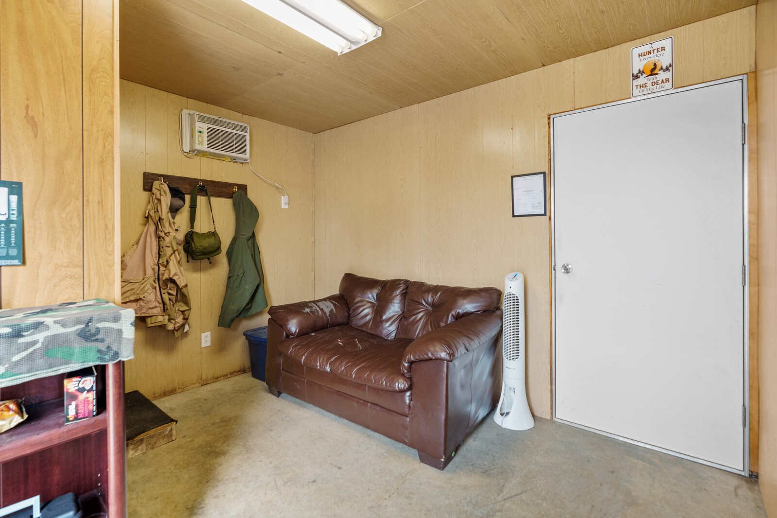 415 Woodruff Road Adams, TN 37010 - Photo 42 of 47 a living room with furniture and a mirror