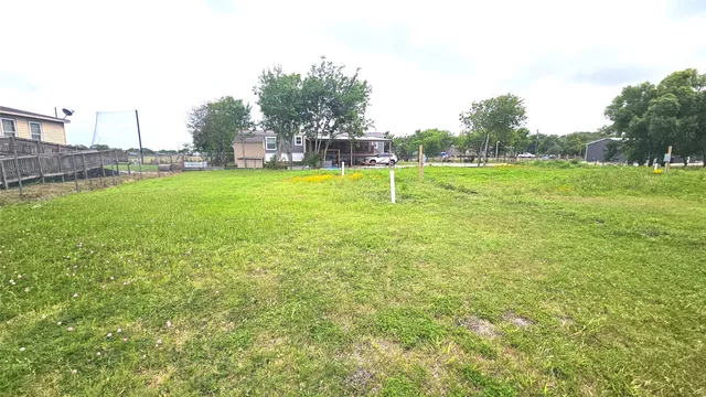 $400 | 2375 Avenue D, San Leon, TX 77539