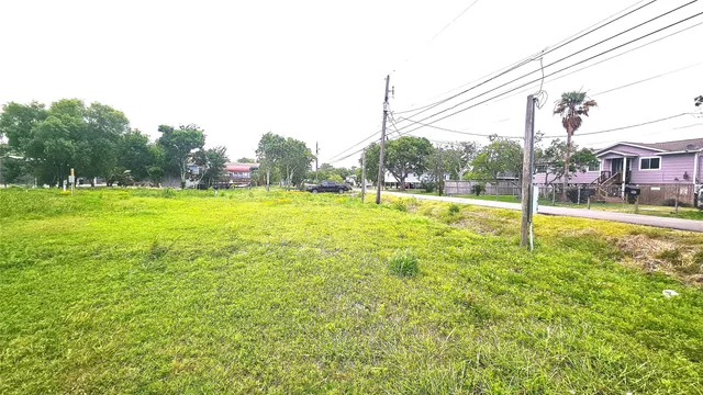 $400 | 2375 Avenue D, San Leon, TX 77539