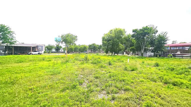 $400 | 2375 Avenue D, San Leon, TX 77539