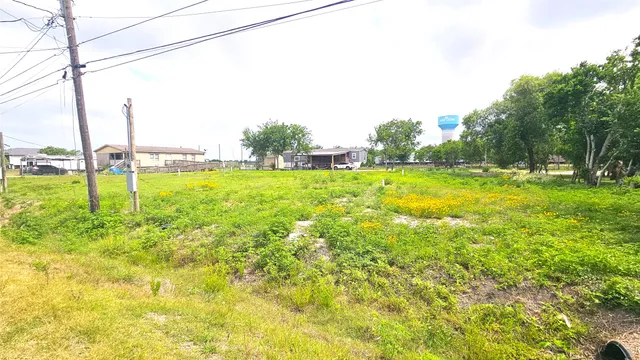 $400 | 2375 Avenue D, San Leon, TX 77539