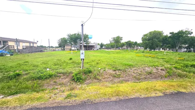 $400 | 2375 Avenue D, San Leon, TX 77539