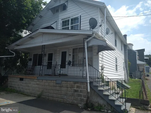 $950 | 634 East 4th Street, Mount Carmel, PA 17851