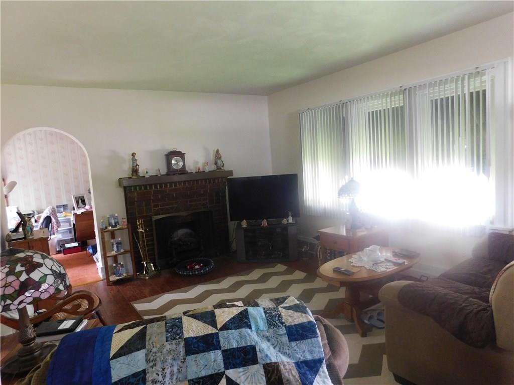 1812 River Road North Apollo, PA 15673 - Photo 5 of 14 Living room