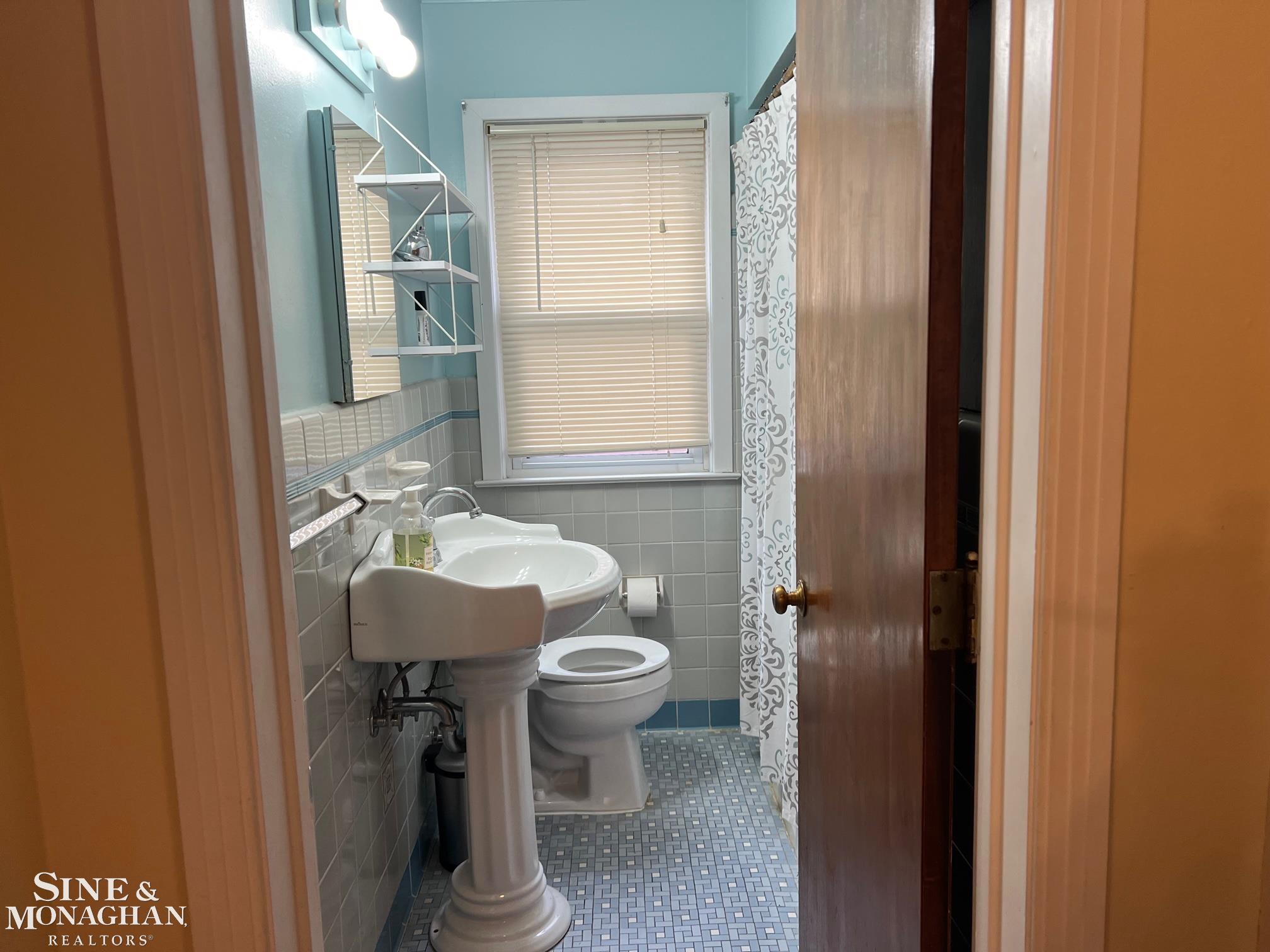 1353 Somerset Avenue Grosse Pointe, MI 48230 - Photo 8 of 22
