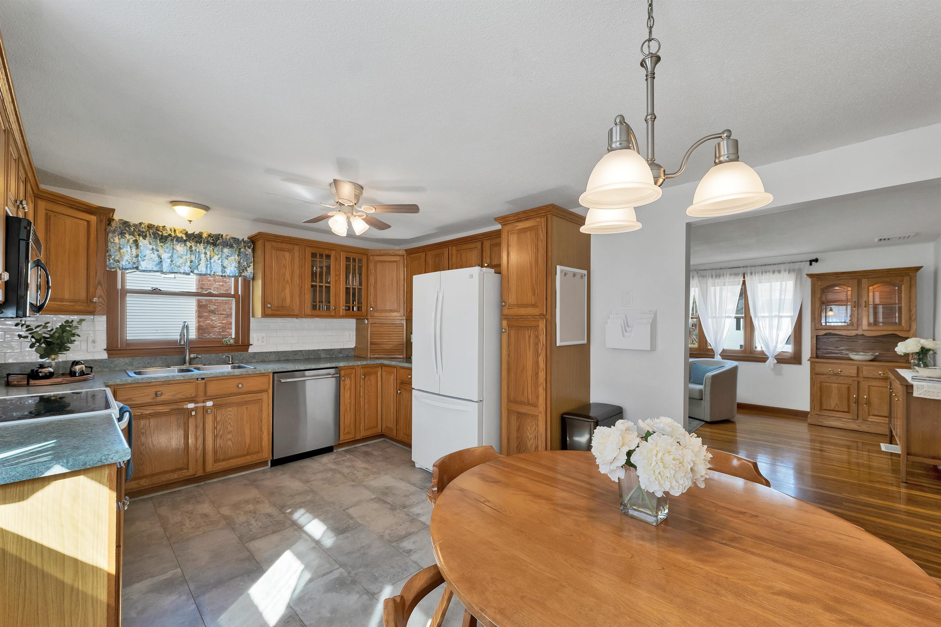51 Bedard Avenue Derry, NH 03038 - Photo 14 of 34
