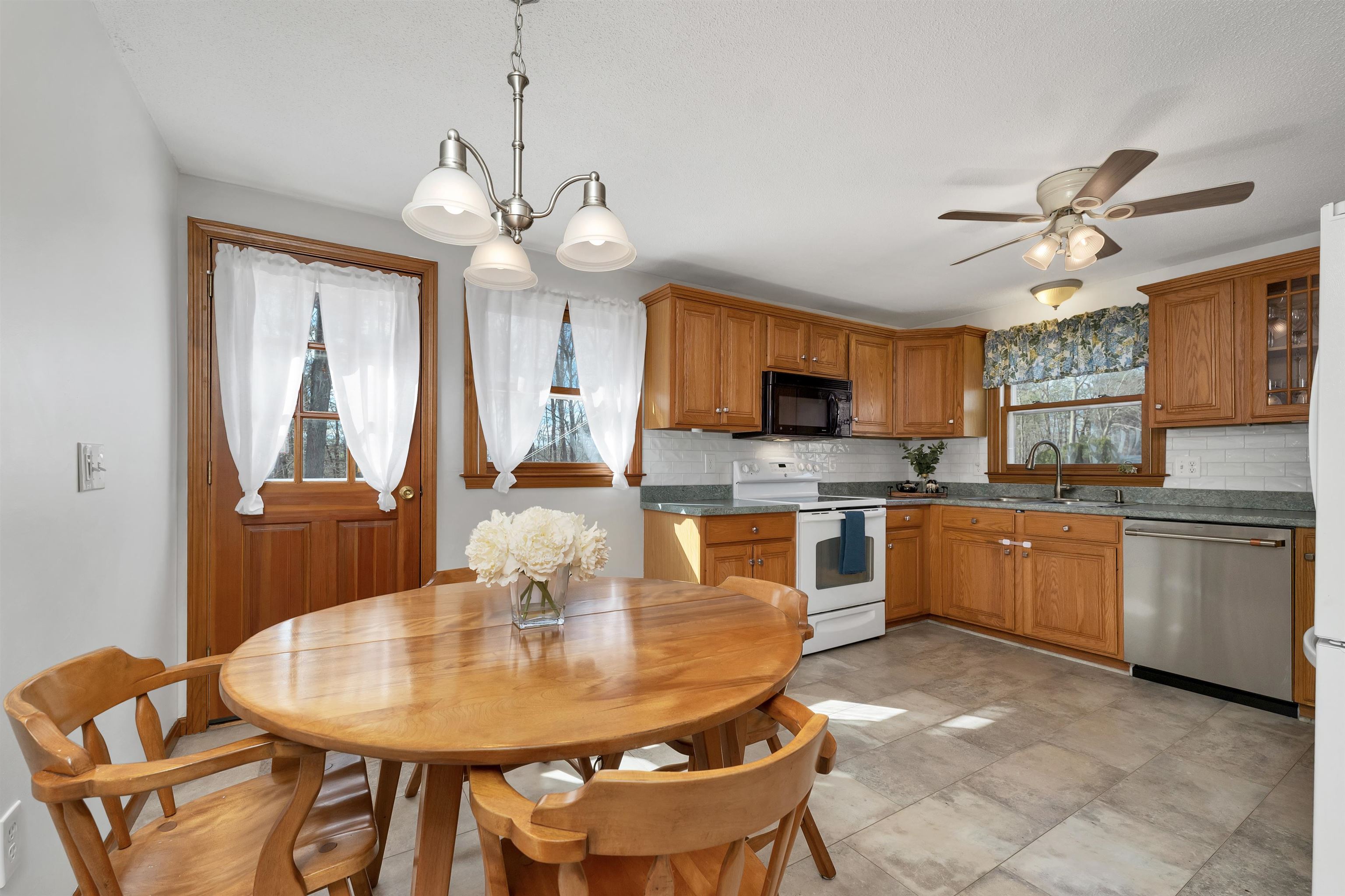 51 Bedard Avenue Derry, NH 03038 - Photo 15 of 34