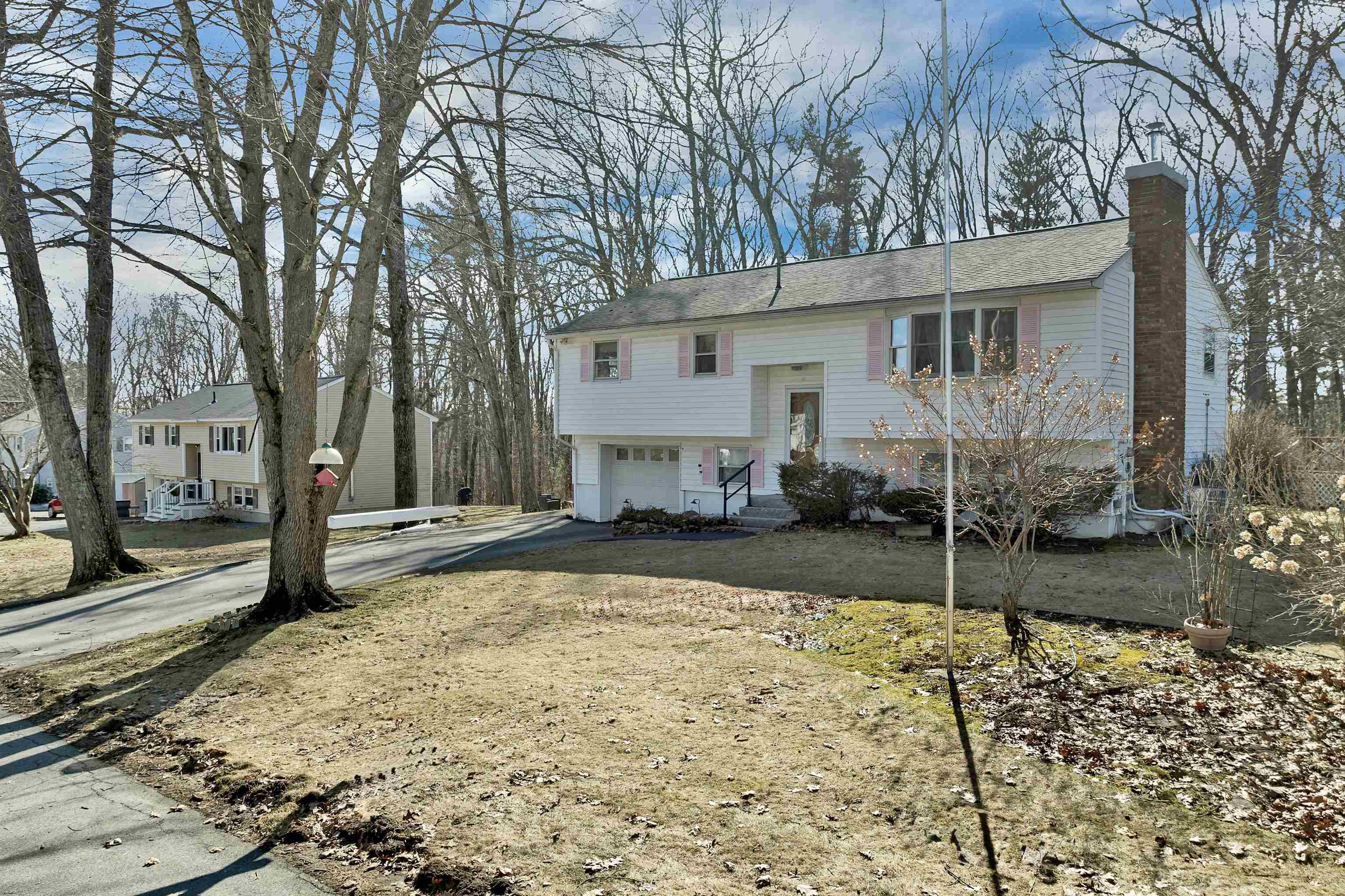 51 Bedard Avenue Derry, NH 03038 - Photo 3 of 34