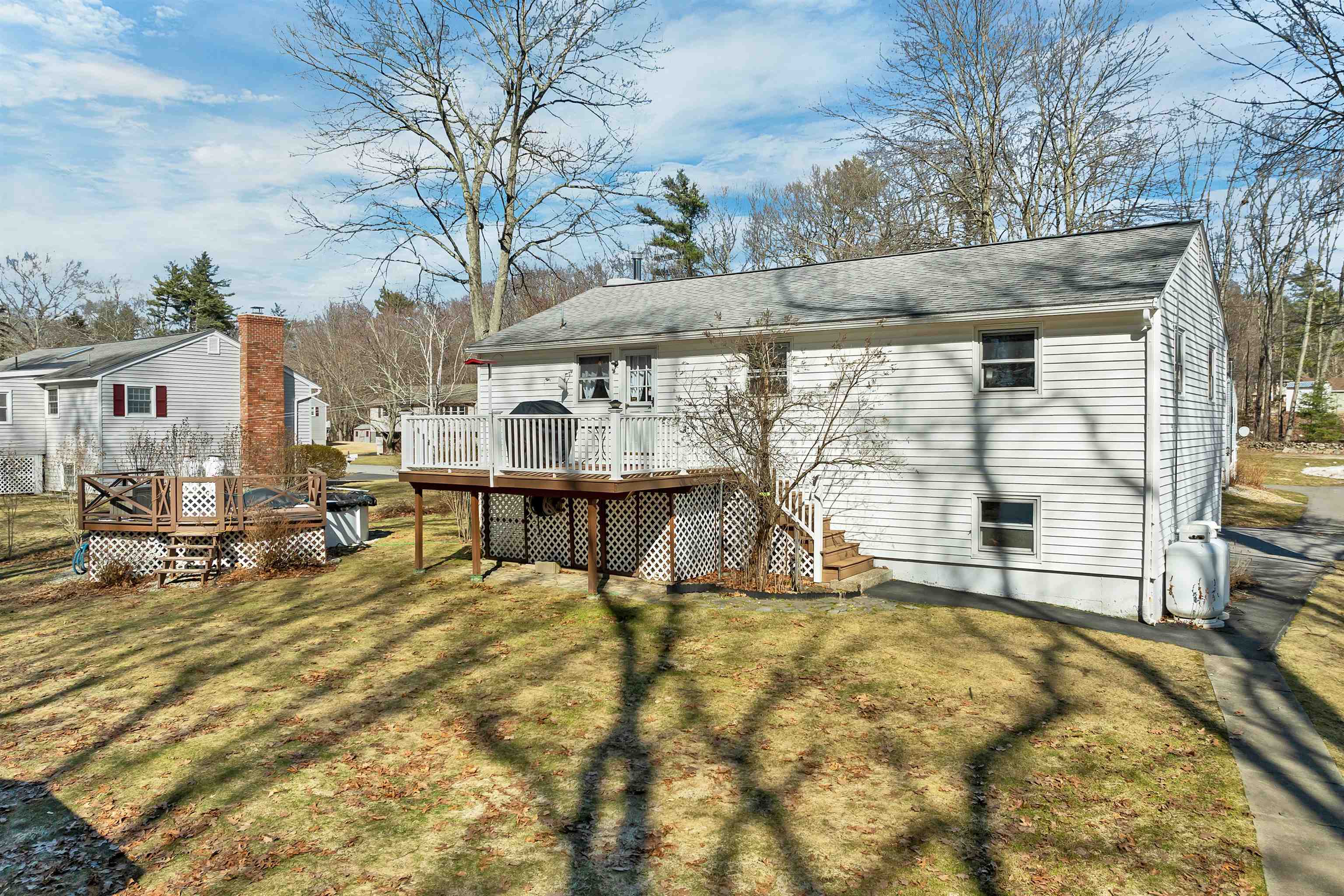 51 Bedard Avenue Derry, NH 03038 - Photo 7 of 34