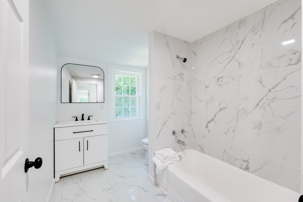 1386 Piper Road West Springfield, MA 01089 - Photo 23 of 39
