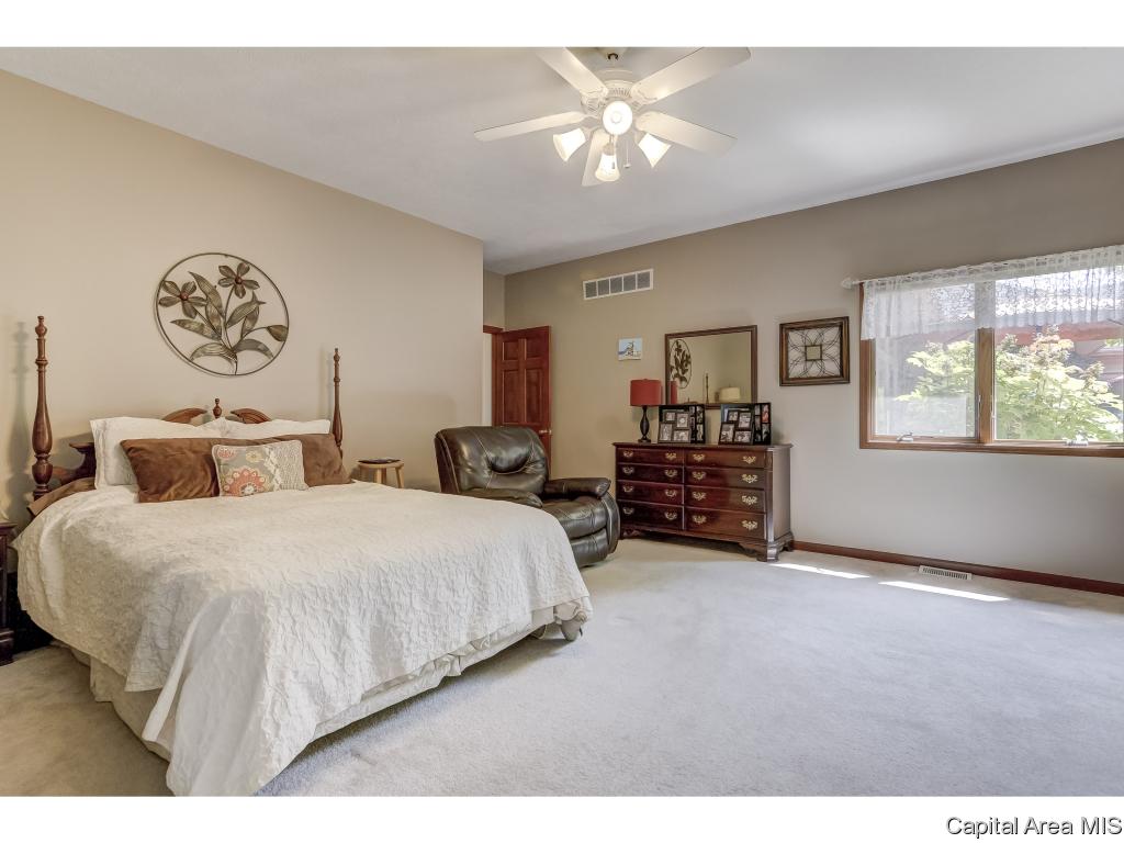 3916 Surry Pl Lane Springfield, IL 62711 - Photo 12 of 36