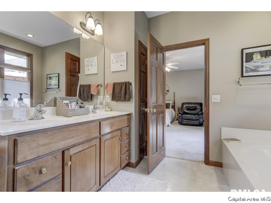3916 Surry Pl Lane Springfield, IL 62711 - Photo 13 of 36