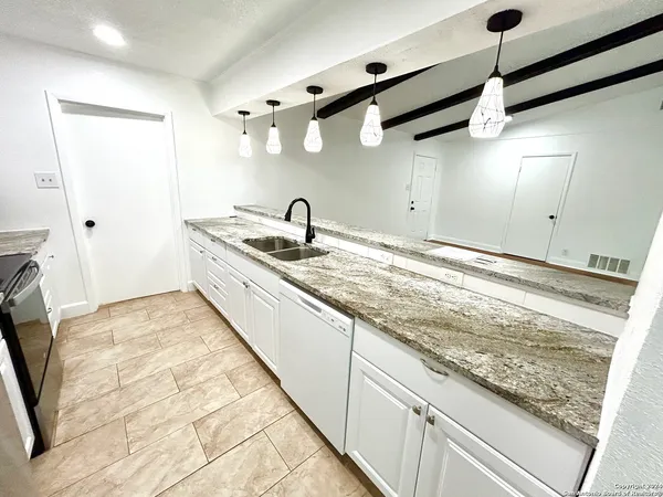 $1,525 | 624 Jamie Sue Drive, Converse, TX 78109