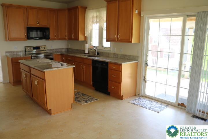 2509 Somerset Road Whitehall, PA 18052 - Photo 19 of 58 Kitchen