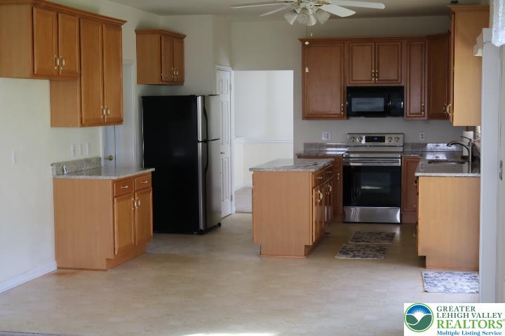 2509 Somerset Road Whitehall, PA 18052 - Photo 21 of 58 Kitchen