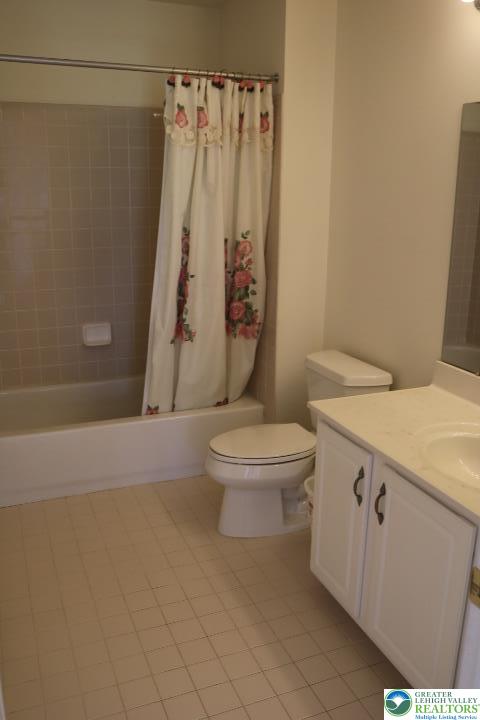 2509 Somerset Road Whitehall, PA 18052 - Photo 36 of 58 Hall Full Bathroom