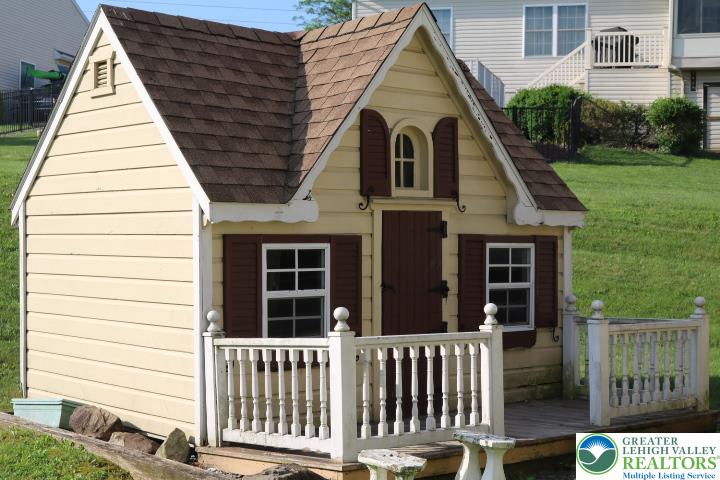 2509 Somerset Road Whitehall, PA 18052 - Photo 10 of 58 Play House