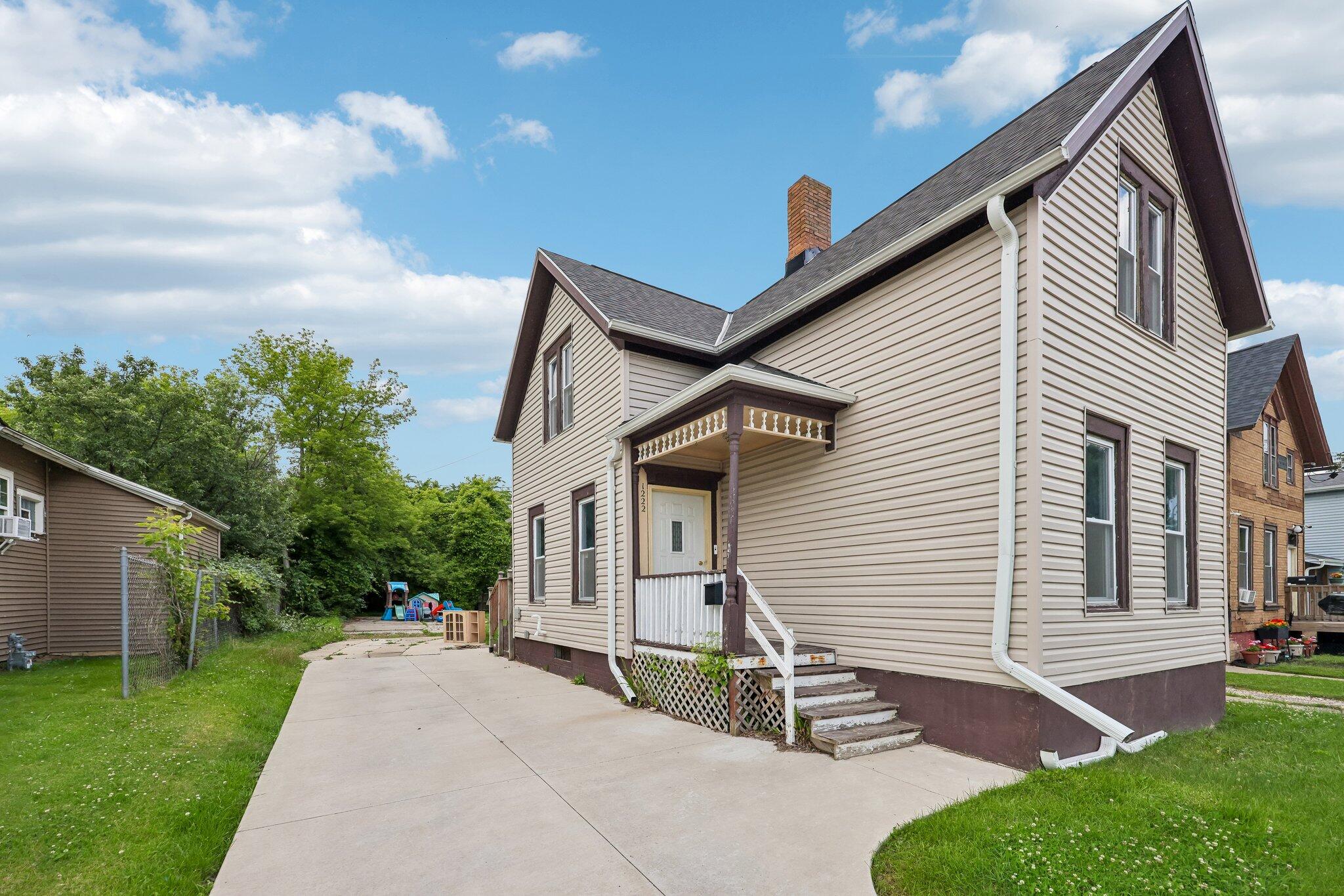20-web-or-mls-Summit Ave-S2606-001