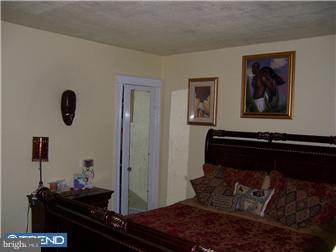 384 Avon Road Upper Darby, PA 19082 - Photo 3 of 5