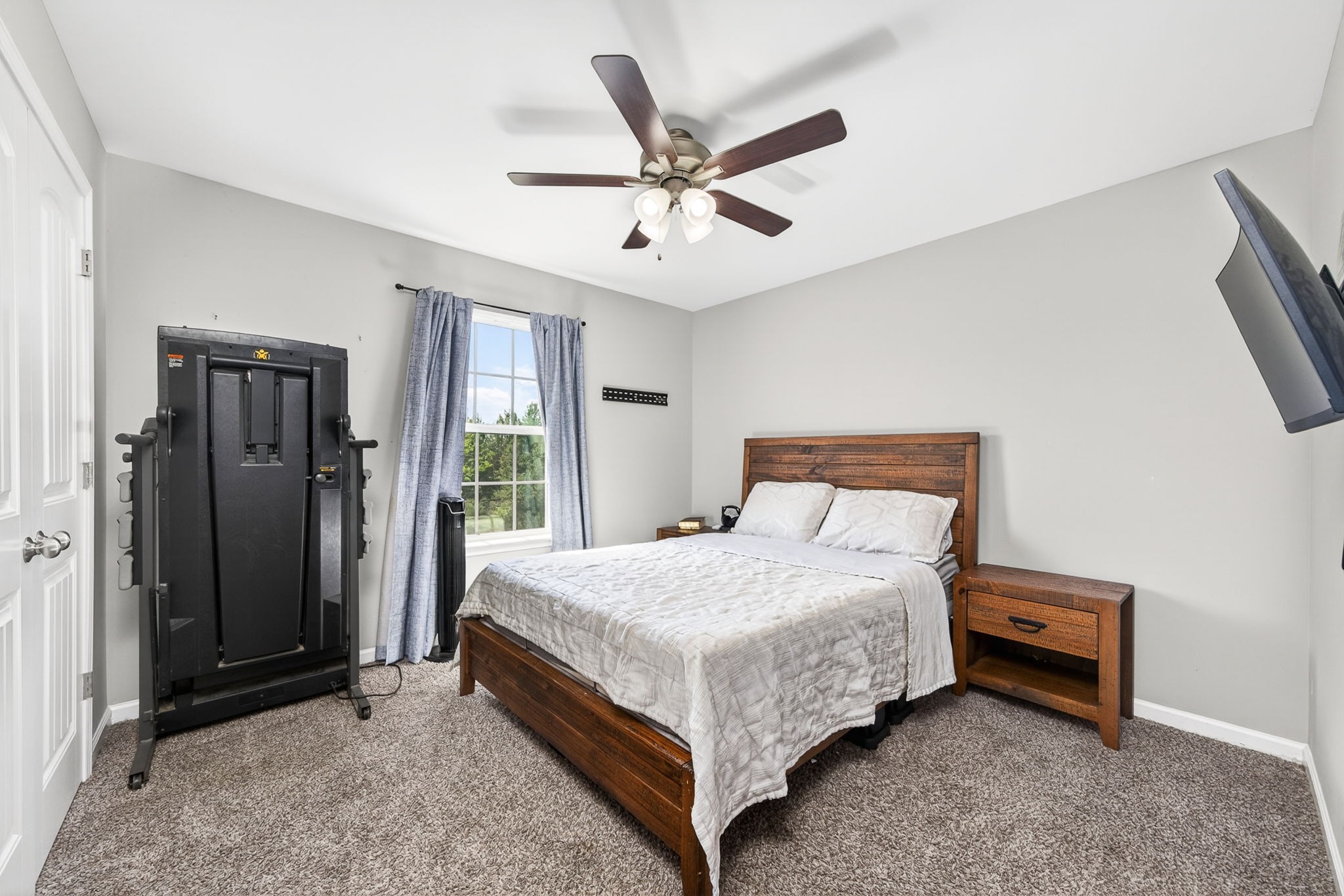 144 Liberty Road Sparta, TN 38583 - Photo 10 of 24 a bedroom with a bed and window