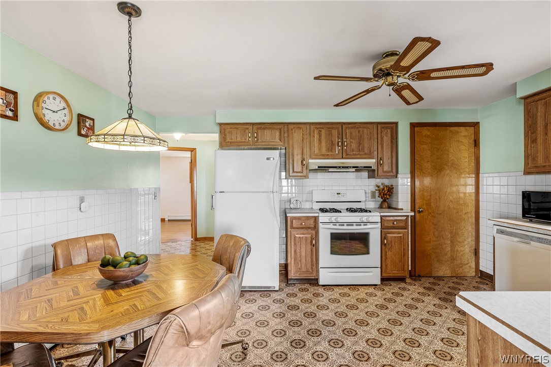 39 Cardy Lane Cheektowaga, NY 14043 - Photo 13 of 32 Eat-in kitchen