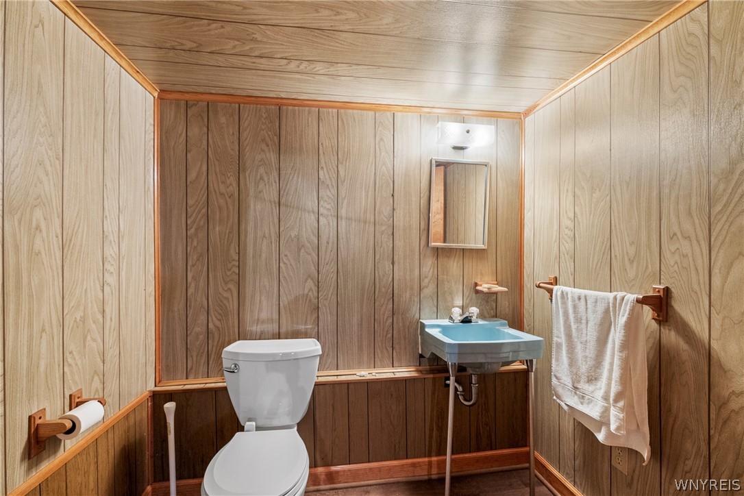 39 Cardy Lane Cheektowaga, NY 14043 - Photo 28 of 32 Half bath in basement