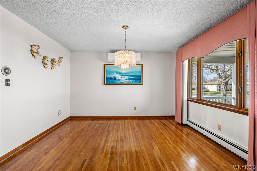39 Cardy Lane Cheektowaga, NY 14043 - Photo 8 of 32 Dining room