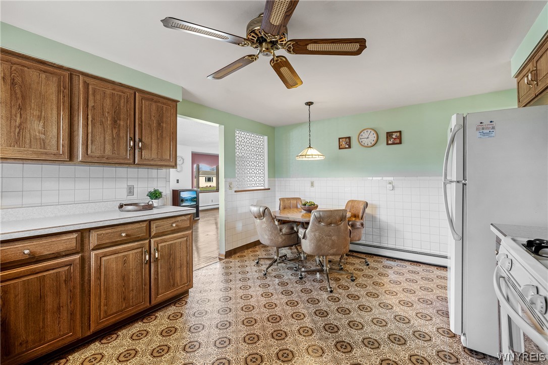 39 Cardy Lane Cheektowaga, NY 14043 - Photo 10 of 32 Tile back splash