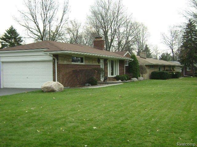28166 Thorny Brae Road Farmington, MI 48331 - Photo 13 of 16 Side Entry Garage