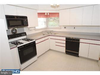 454 Foster Drive Springfield, PA 19064 - Photo 4 of 6 Kitchen