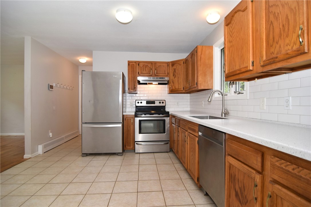 649 Chestnut Hill Road South Kingstown, RI 02879 - Photo 6 of 41