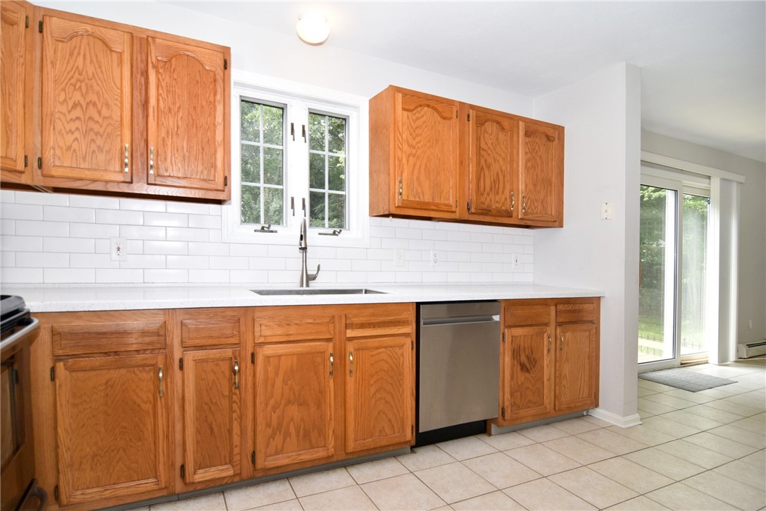 649 Chestnut Hill Road South Kingstown, RI 02879 - Photo 8 of 41