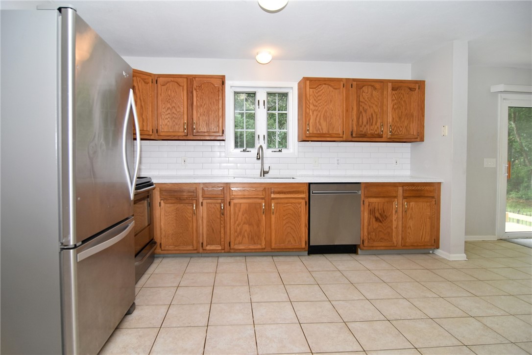 649 Chestnut Hill Road South Kingstown, RI 02879 - Photo 9 of 41