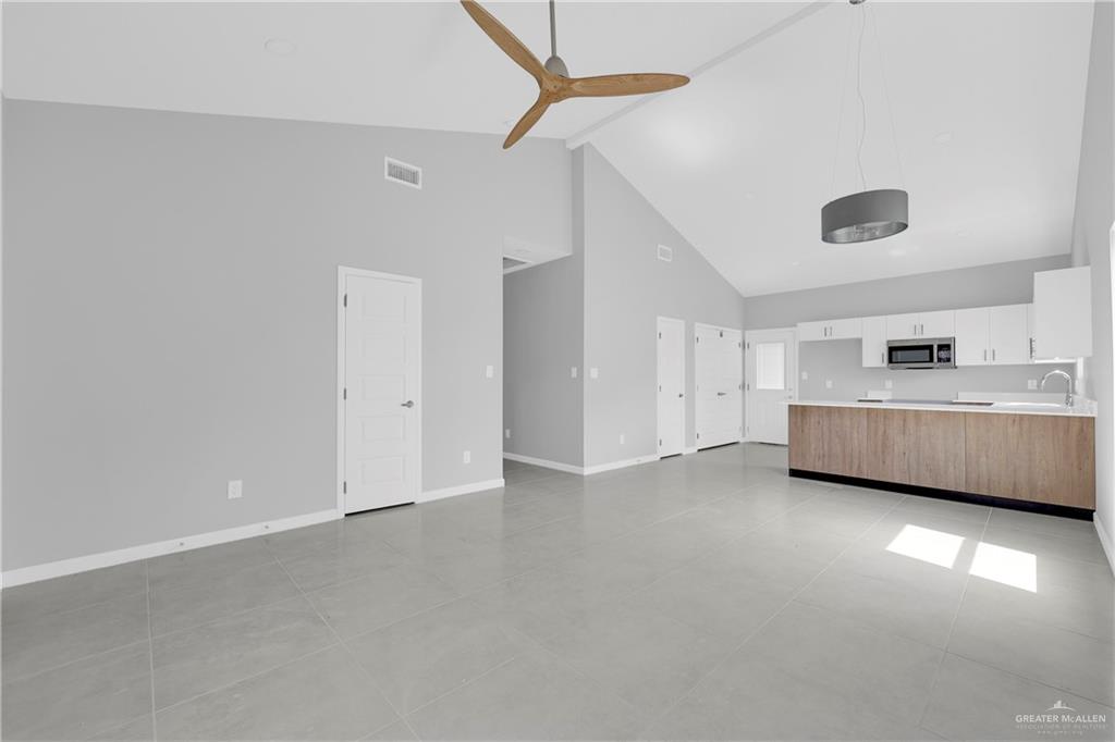 700 Oriole Road, Unit 4 Weslaco, TX 78596 - Photo 5 of 12 a view of an empty room with a window