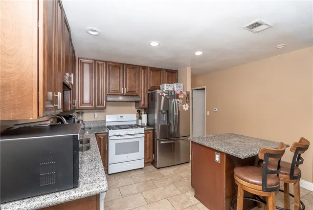 $525,000 | 1143 South Clifpark Circle, Anaheim, CA 92805