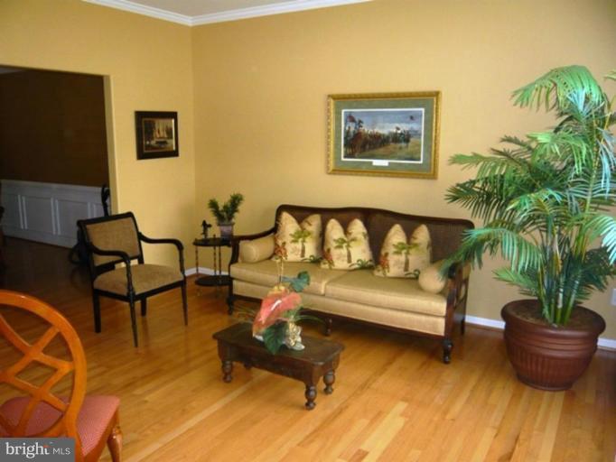 352 Equestrian Road Warrenton, VA 20186 - Photo 3 of 15 Living Room