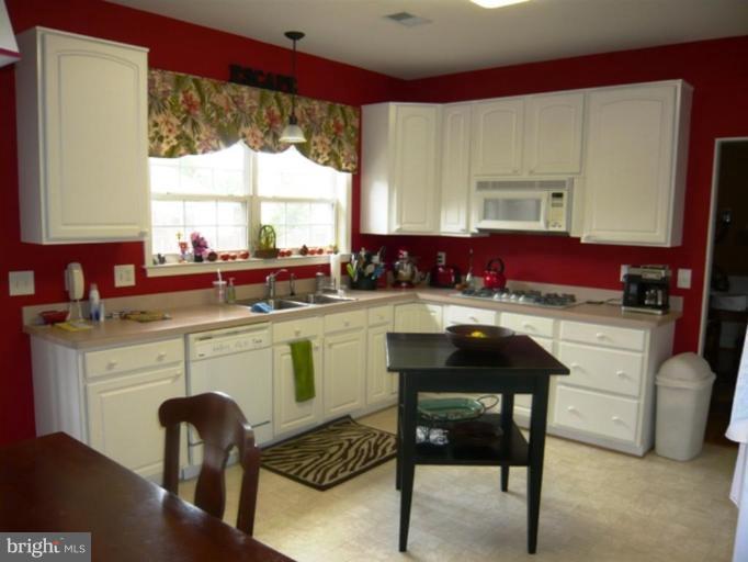 352 Equestrian Road Warrenton, VA 20186 - Photo 4 of 15 Kitchen